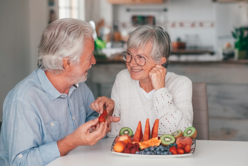 Older couple eating fruits