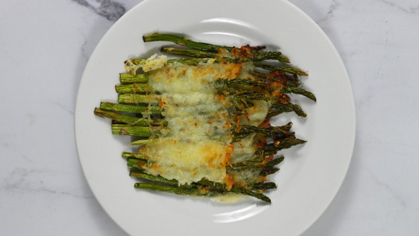 Keto Asparagus with Cheese and Garlic