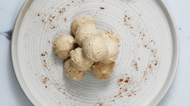 Keto Cinnamon Roll Fat Bombs