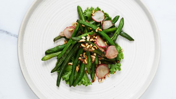 Keto Saut&eacute;ed Radishes with Green Beans