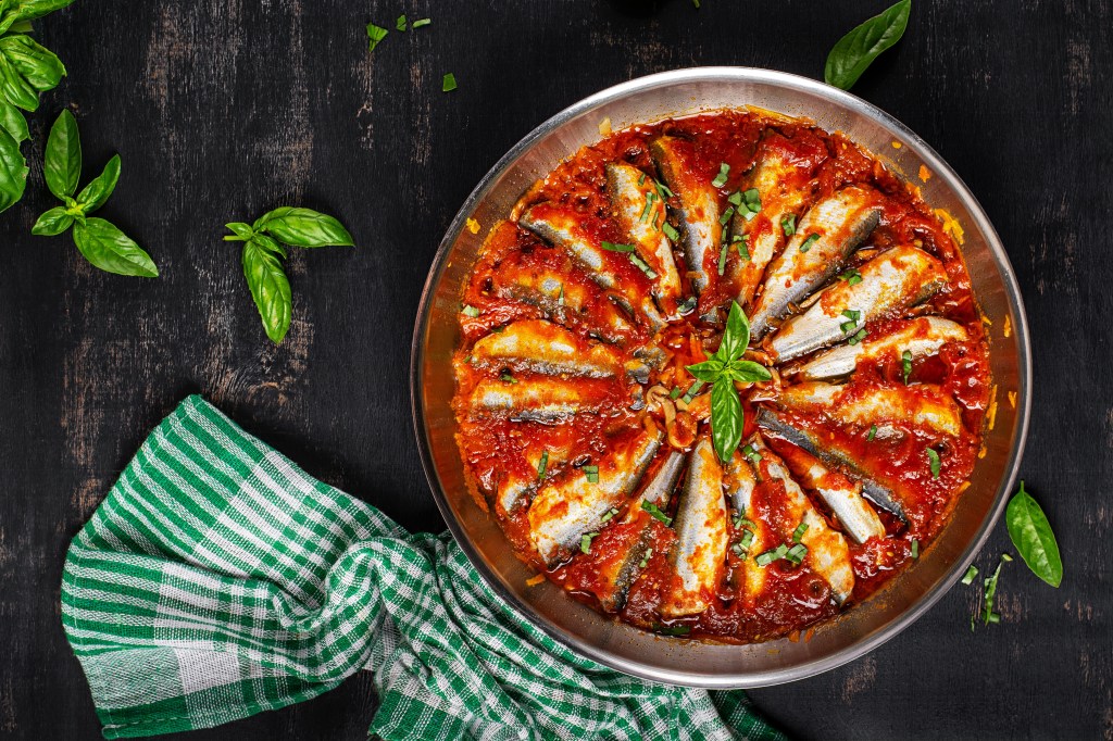 Sardines in tomato sauce bake
