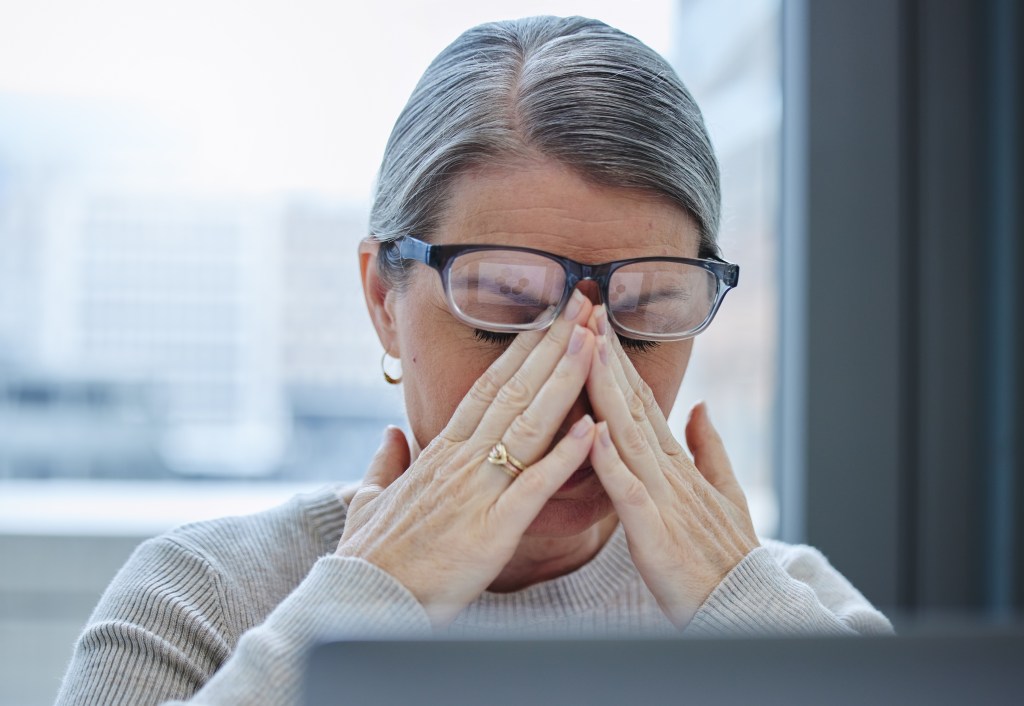 Woman experiencing brain fog